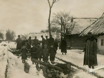 Волинське село на столітній світлині. РЕТРОФОТО