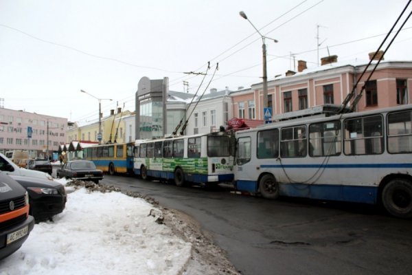 Як у Луцьку стояли тролейбуси. ФОТО. ВІДЕО