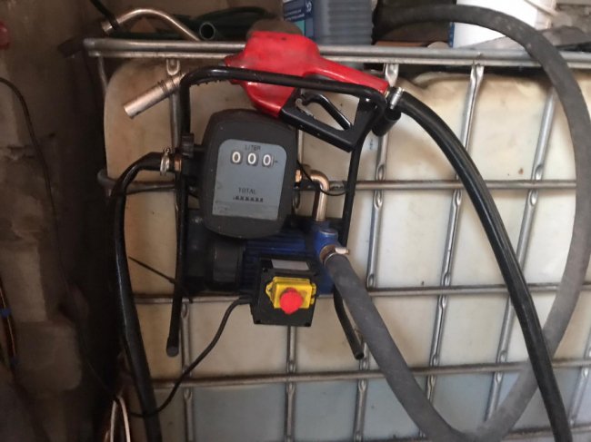 На Волині закрили дві нелегальні заправки. ФОТО