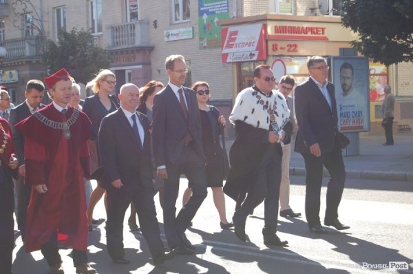 У Луцьку – посвята в студенти «європейського» вишу. ФОТО