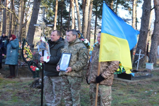 На Волині попрощалися із воїном Романом Кравчуком, який загинув у ДТП на Житомирщині