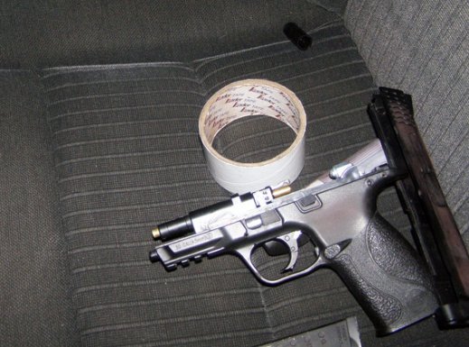 На Волині молодики з «пневматом» та газовим балончиком викрали «БМВ». ФОТО