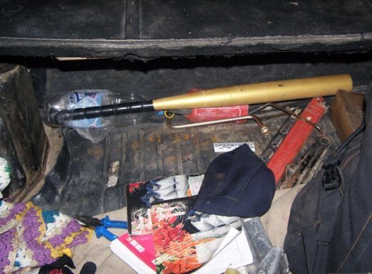 На Волині молодики з «пневматом» та газовим балончиком викрали «БМВ». ФОТО