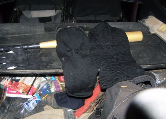 На Волині молодики з «пневматом» та газовим балончиком викрали «БМВ». ФОТО