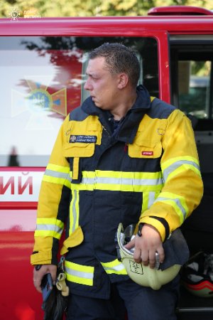 Показали фото рятувальників, які ліквідовували наслідки російського обстрілу у Луцьку