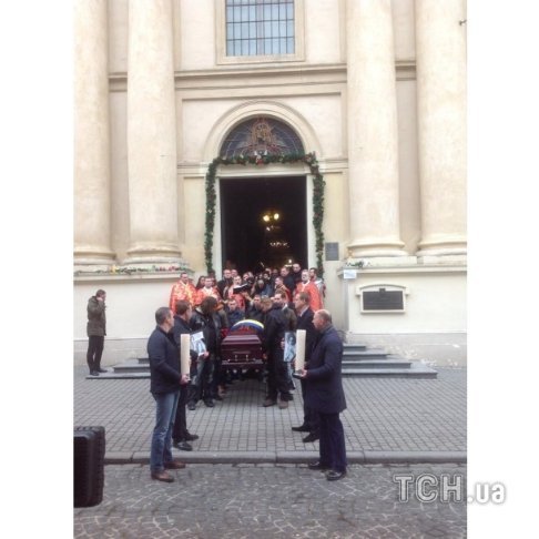 Кузьму проводжали на кладовище під оплески. ФОТО. ВІДЕО