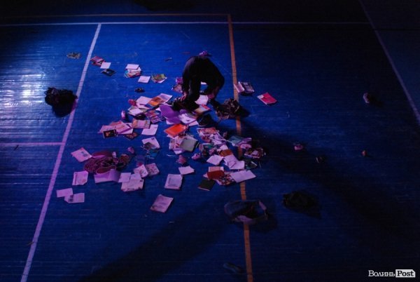 У Луцьку «Нова лінія» та спортзал стали театрами. ФОТО. ВІДЕО