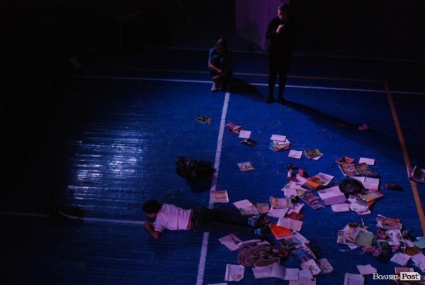 У Луцьку «Нова лінія» та спортзал стали театрами. ФОТО. ВІДЕО