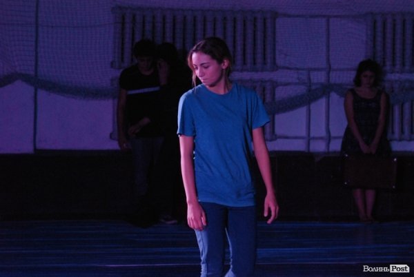 У Луцьку «Нова лінія» та спортзал стали театрами. ФОТО. ВІДЕО