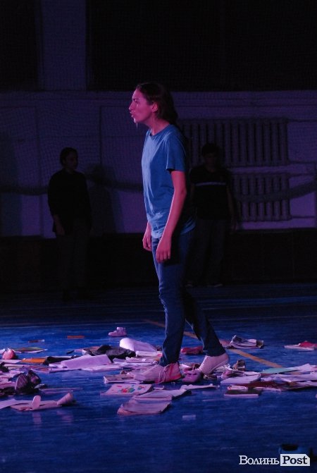 У Луцьку «Нова лінія» та спортзал стали театрами. ФОТО. ВІДЕО