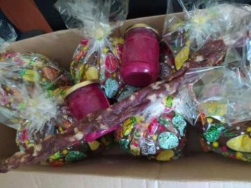 Волинянки передали військовим на Схід великодні гостинці