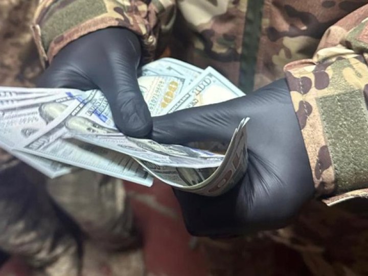 Начальника Луцького ТЦК затримали на хабарі у 7000 тисяч доларів: що відомо