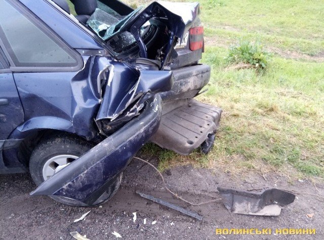 Поблизу Луцька зіткнулися Volkswagen і Mitsubishi