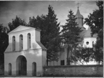 Втрачений костел у Володимирці на фото 1920-х років