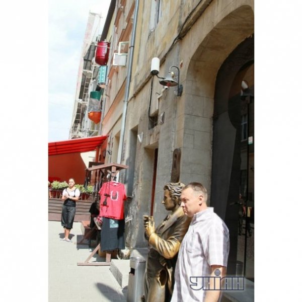 Львів'яни креативно прикрасили свій будинок. ФОТО