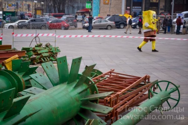 У Києві почали монтувати ялинку. ФОТО 