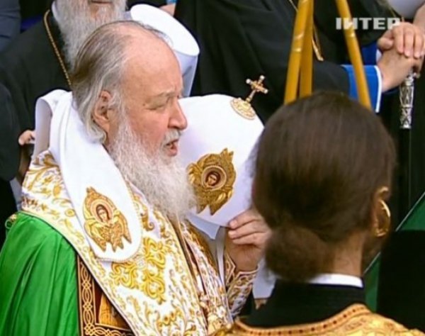 Під час молебню у Києві паломники ледь не побилися з міліцією. ФОТО