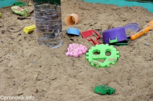 Конфлікт на Волині: мешканці будинку не хочуть жити у чистоті. ФОТО