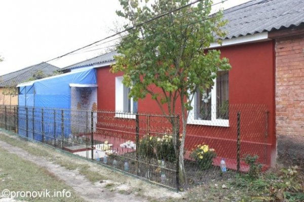 Конфлікт на Волині: мешканці будинку не хочуть жити у чистоті. ФОТО