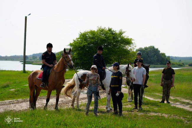 Волинські піротехніки відновлювалися іпотерапією. ФОТО