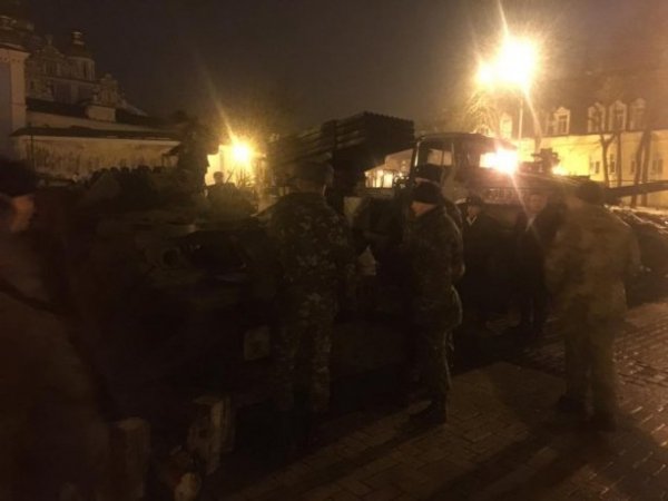 У центр Києва звезли російську техніку для «виставки ганьби». ФОТО