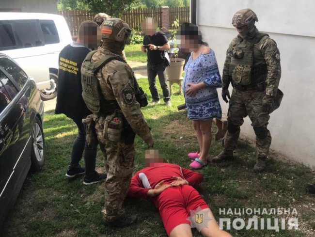 Правоохоронці знайшли поле конопель на Волині: власники заробляли 100 тисяч в місяць. ФОТО