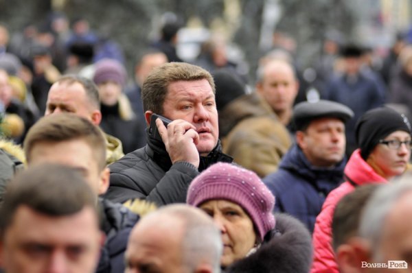 Фото прощання з міським головою Луцька Миколою Романюком