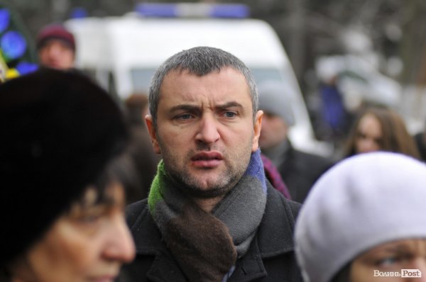 Фото прощання з міським головою Луцька Миколою Романюком