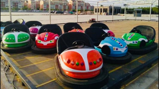 Нові машинки та освітлення: у луцькому парку оновлять автодром. ФОТО