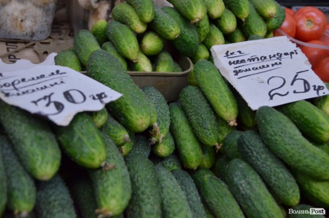 Від і до: почім на луцькому ринку молода картопля, огірки і зелена цибуля