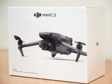 У Луцьку військовим передали квадрокоптер, який придбали за кошти, зібрані на благодійному марафоні. ФОТО