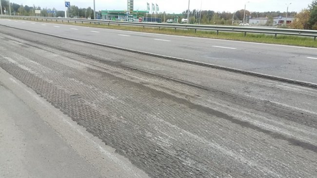 На трасі Устилуг-Луцьк-Рівне тривають ремонтні роботи. ФОТО