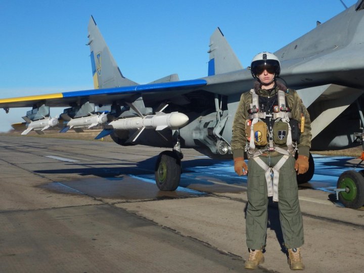 Сотні бойових вильотів: льотчик-винищувач луцької авіабригади розповів про полювання на російські ракети та дрони