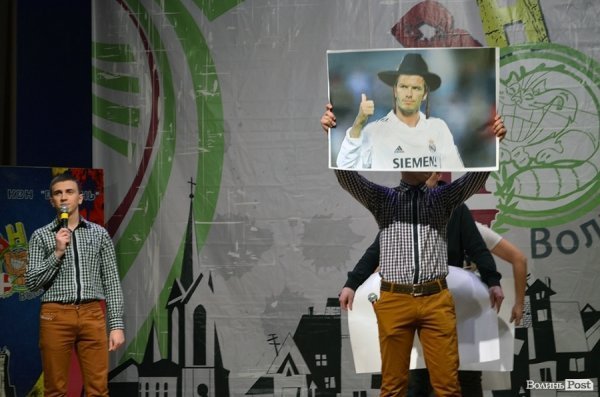 На КВНі в Луцьку перемогла команда, яка роздягалась на сцені і багато кричала. ФОТО