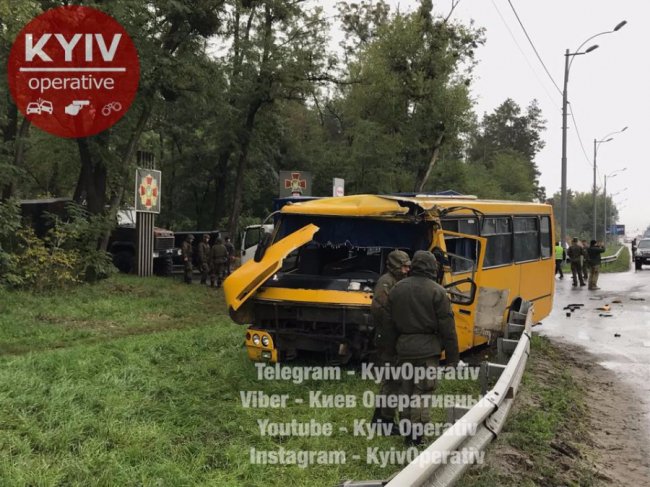 З’явилися фото і відео з місця аварії, в якій загинув Нацгвардієць