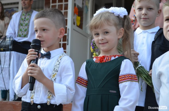 Перший дзвоник у луцькій школі №17. ФОТО