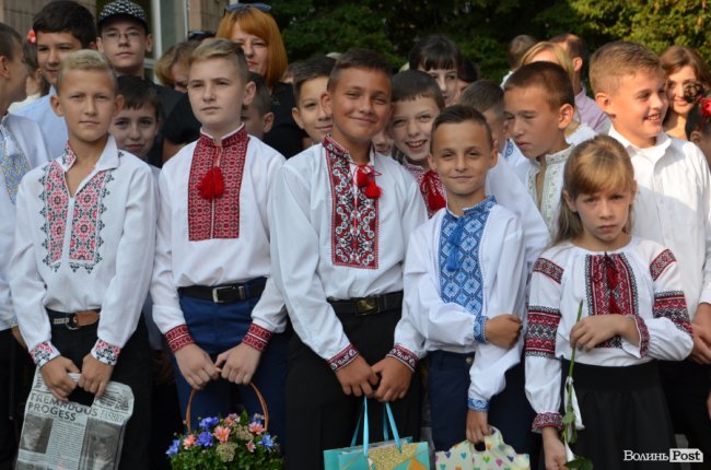 Перший дзвоник у луцькій школі №17. ФОТО