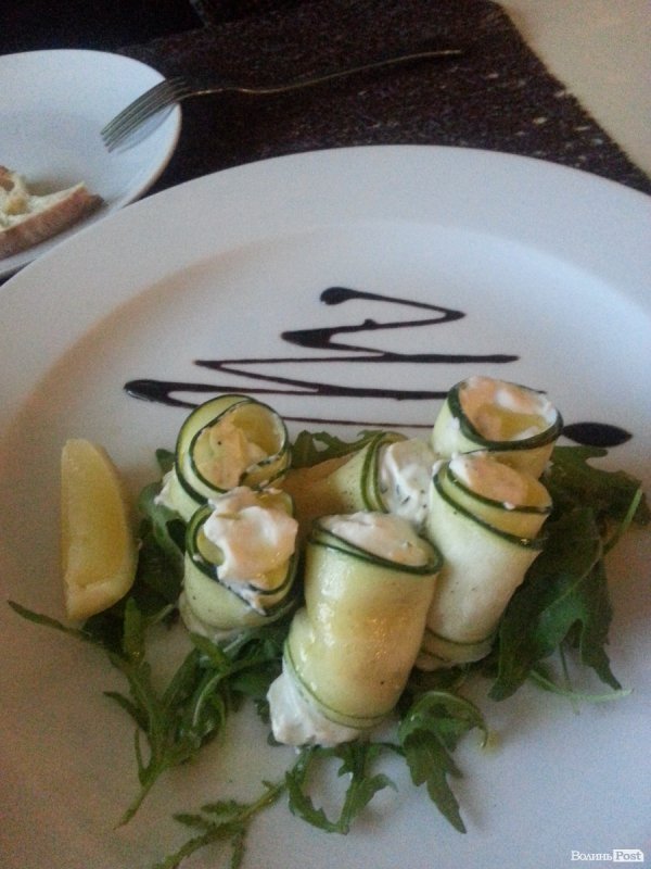 Рулетики з цукіні з рікотою. Фото автора