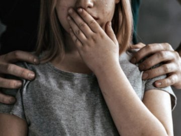 Вчиняв розпусні дії над маленькими дівчатами: у Луцьку збоченця засудили до 8 років