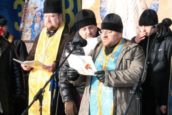 Волинські священики побували на Євромайдані. ФОТО