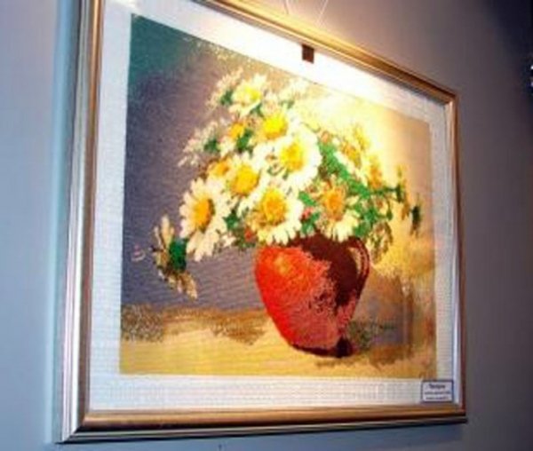 В обласному музеї - унікальна виставка вишитих картин. ФОТО