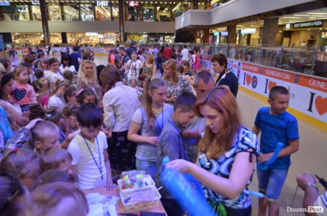 Діти наших Героїв: у «ПортСity» розважали дітей волинських атовців