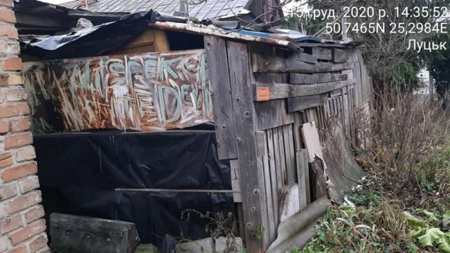 У Луцьку продовжать зносити занедбані сараї. АДРЕСИ