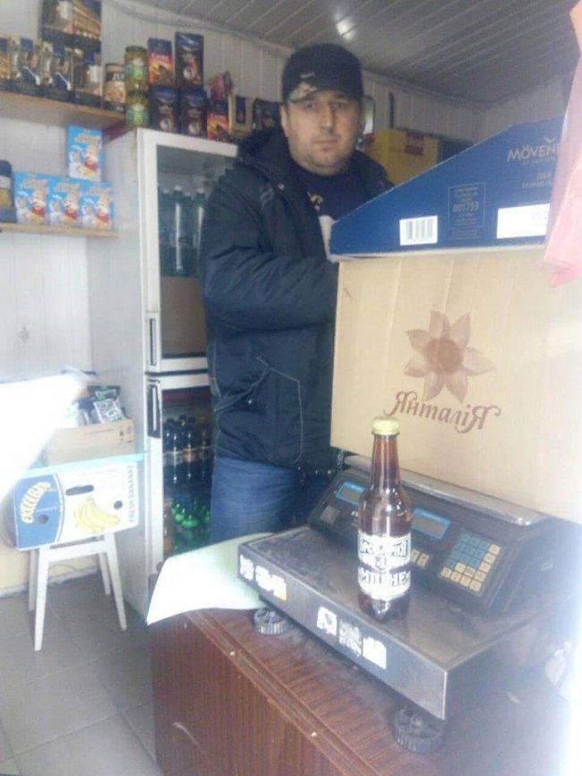 На ринку, що біля суду у Луцьку, чоловік продавав сурогат