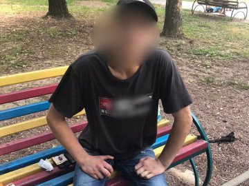 З дитмайданчика – у наркодиспансер: у Луцьку затримали двох ймовірних наркоманів 