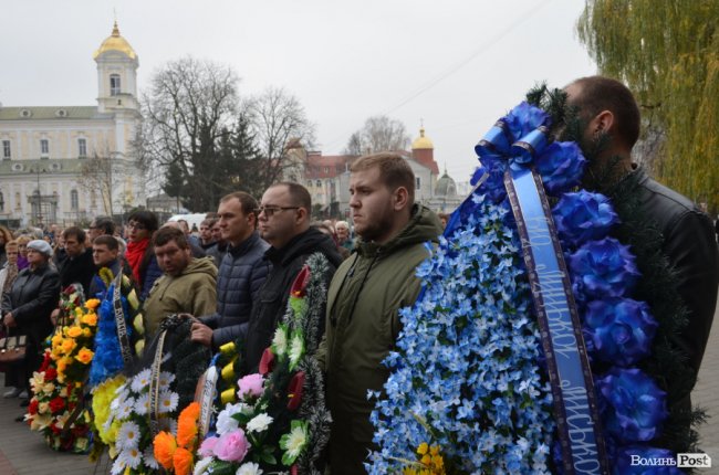 «Він захищав не лише свою сім‘ю»: у Луцьку попрощалися з Героєм. ФОТОРЕПОРТАЖ