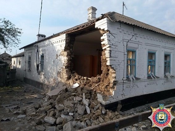 Наслідки обстрілів околиць Маріуполя. ФОТО