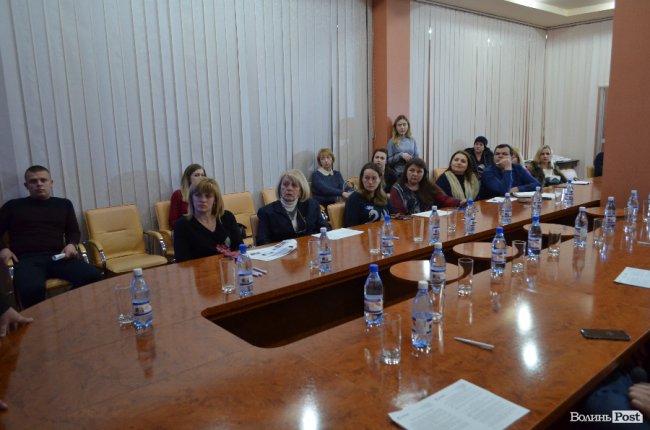 Керівники та представники батьківських піклувальних рад шкіл Луцька на презентації мультиборда