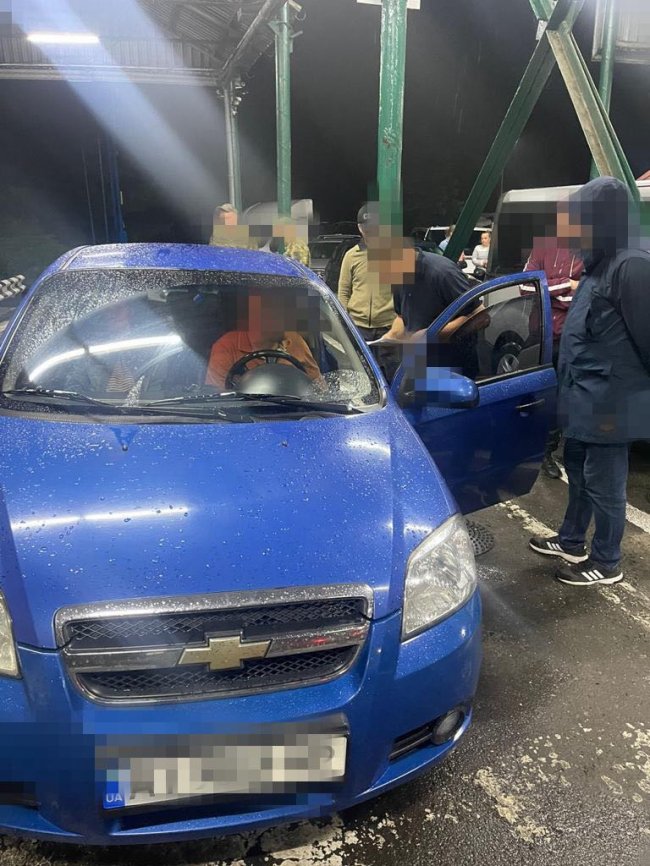 Двоє волинян переправляли військовозобов'язаних за 3000 доларів. ФОТО