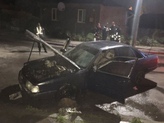 У місті на Волині вночі горів автомобіль. ФОТО